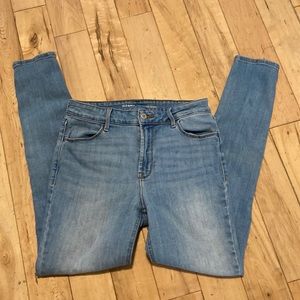 Old Navy, high arise, super skinny jeans. Size 6